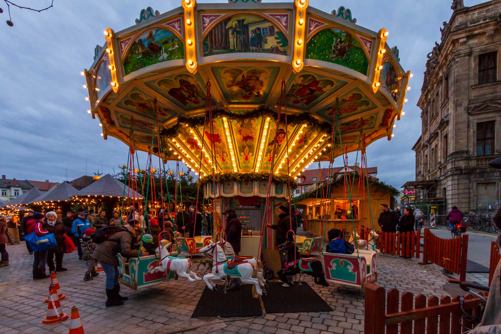 Blaue Stunde am Erlanger Weihnachtsmarkt